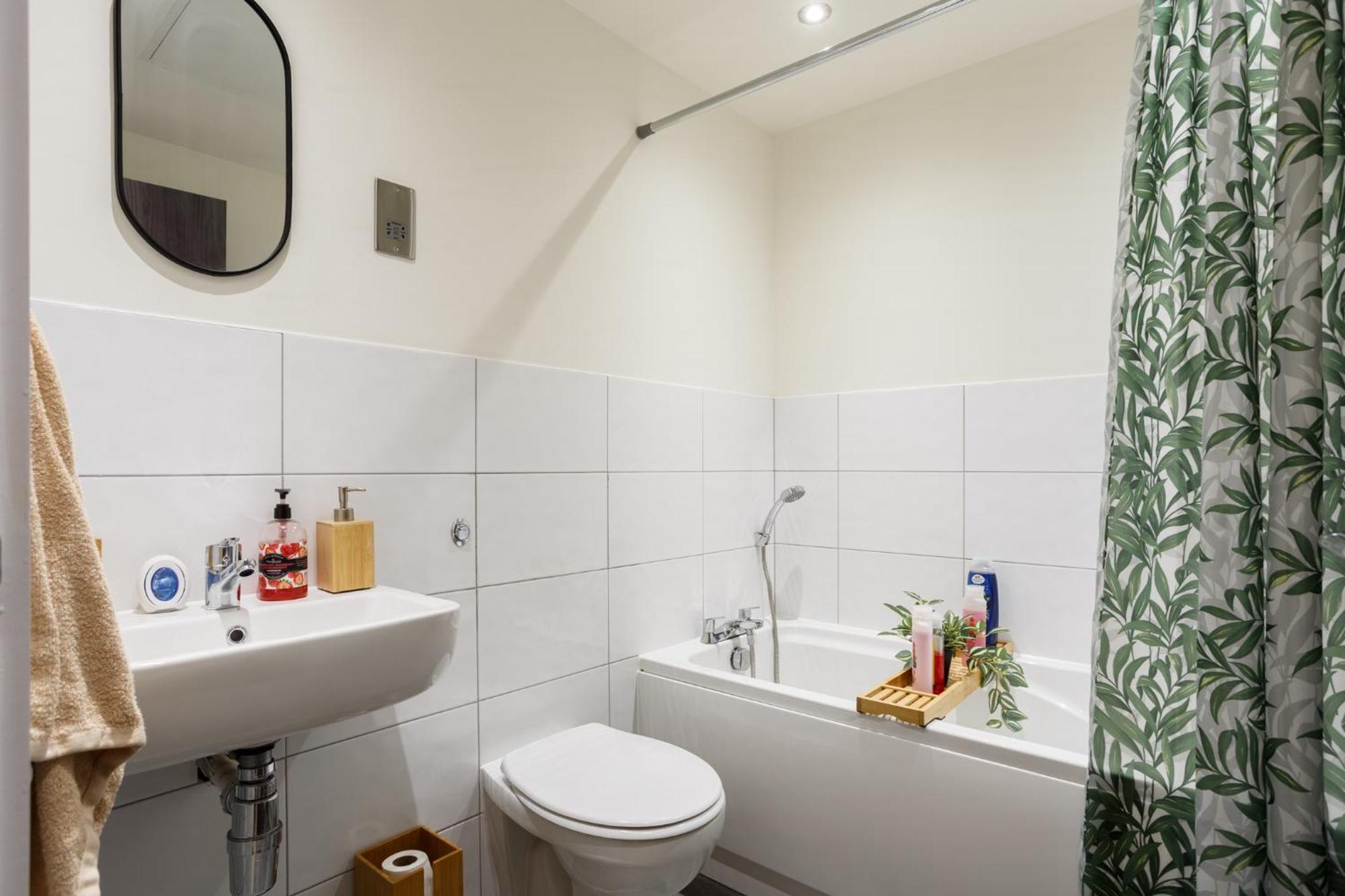Modern And Cozy Two-Bed Apartment In Bradford Bradford  Buitenkant foto