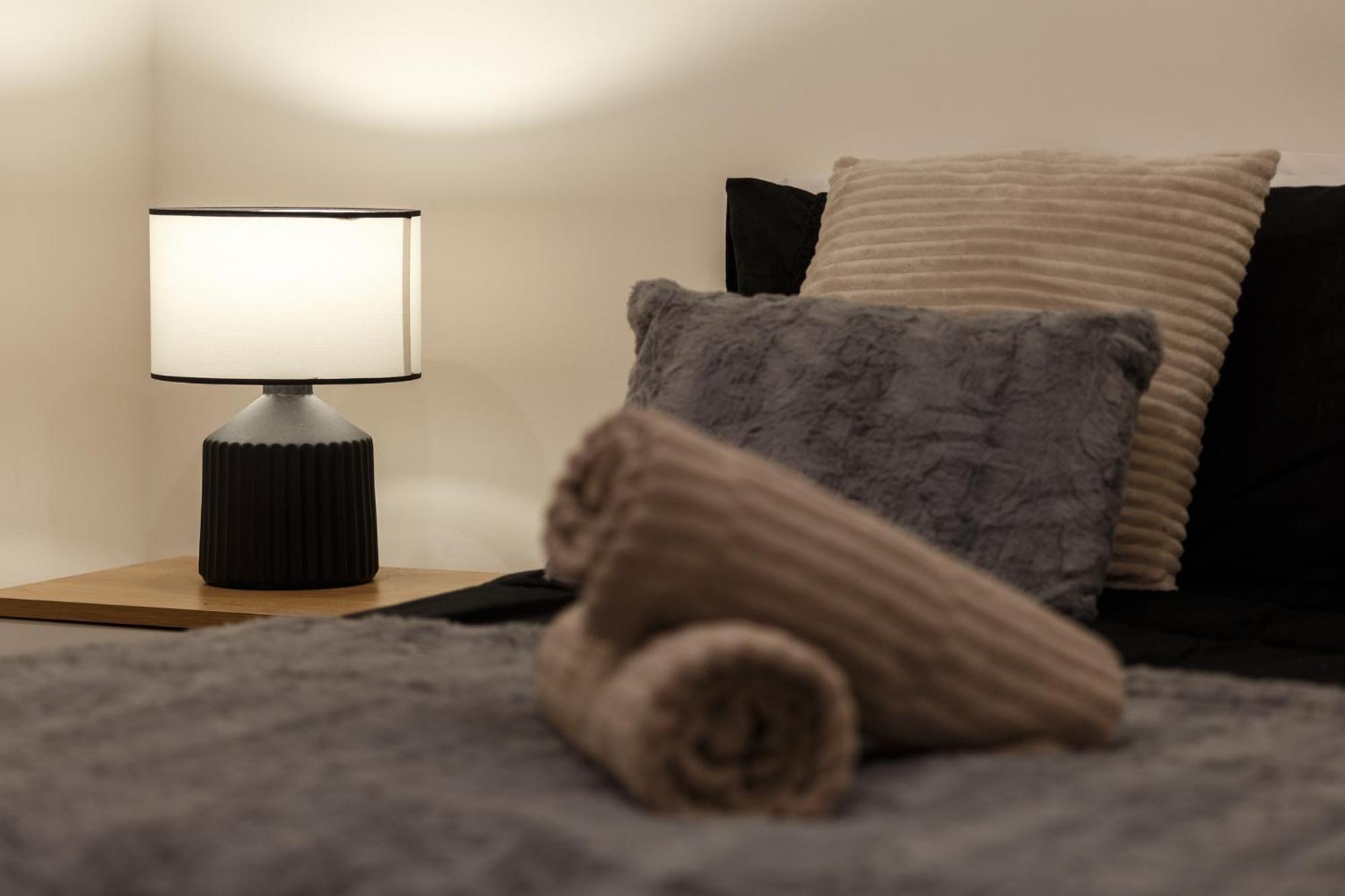 Modern And Cozy Two-Bed Apartment In Bradford Bradford  Buitenkant foto