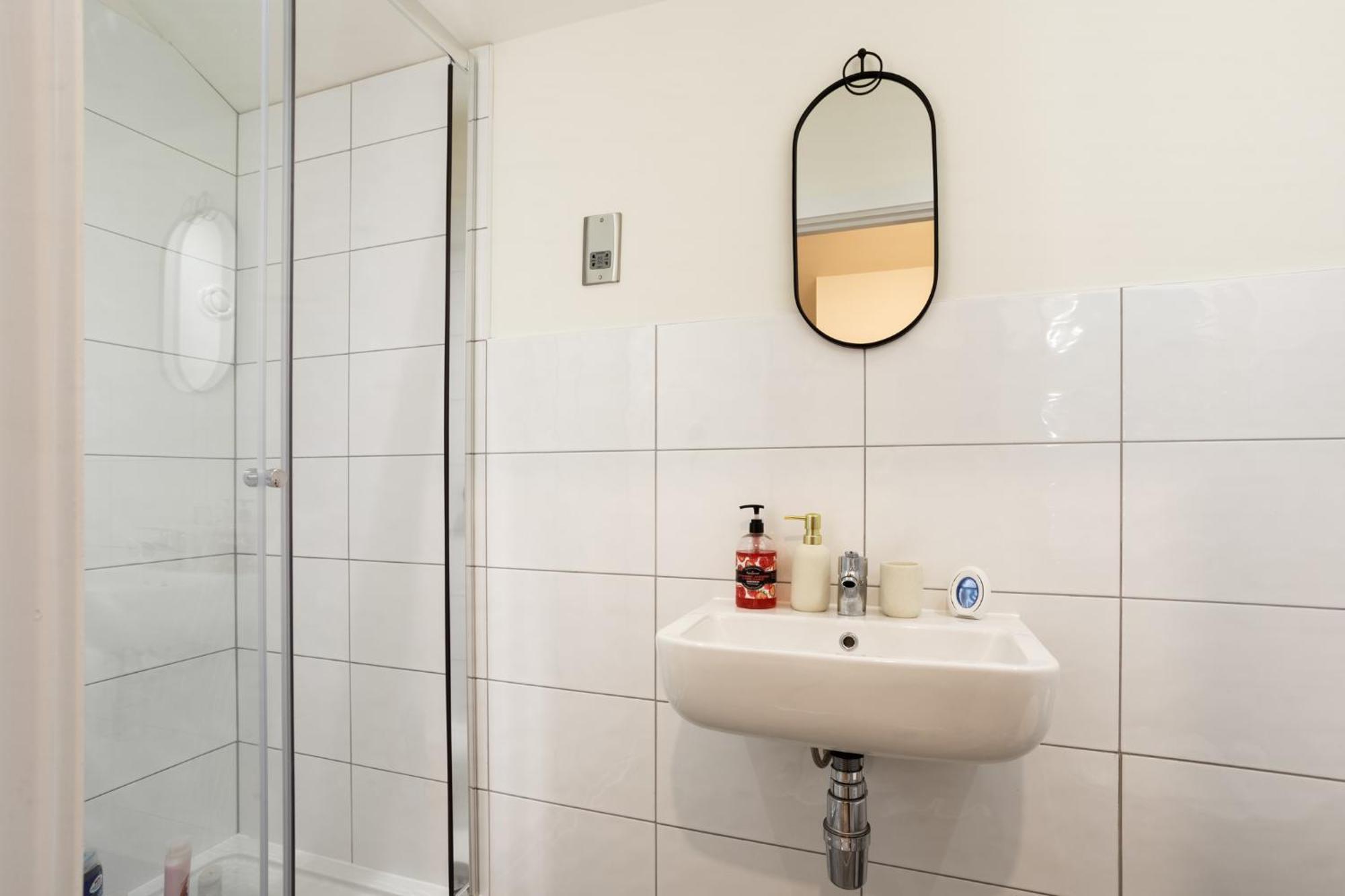 Modern And Cozy Two-Bed Apartment In Bradford Bradford  Buitenkant foto